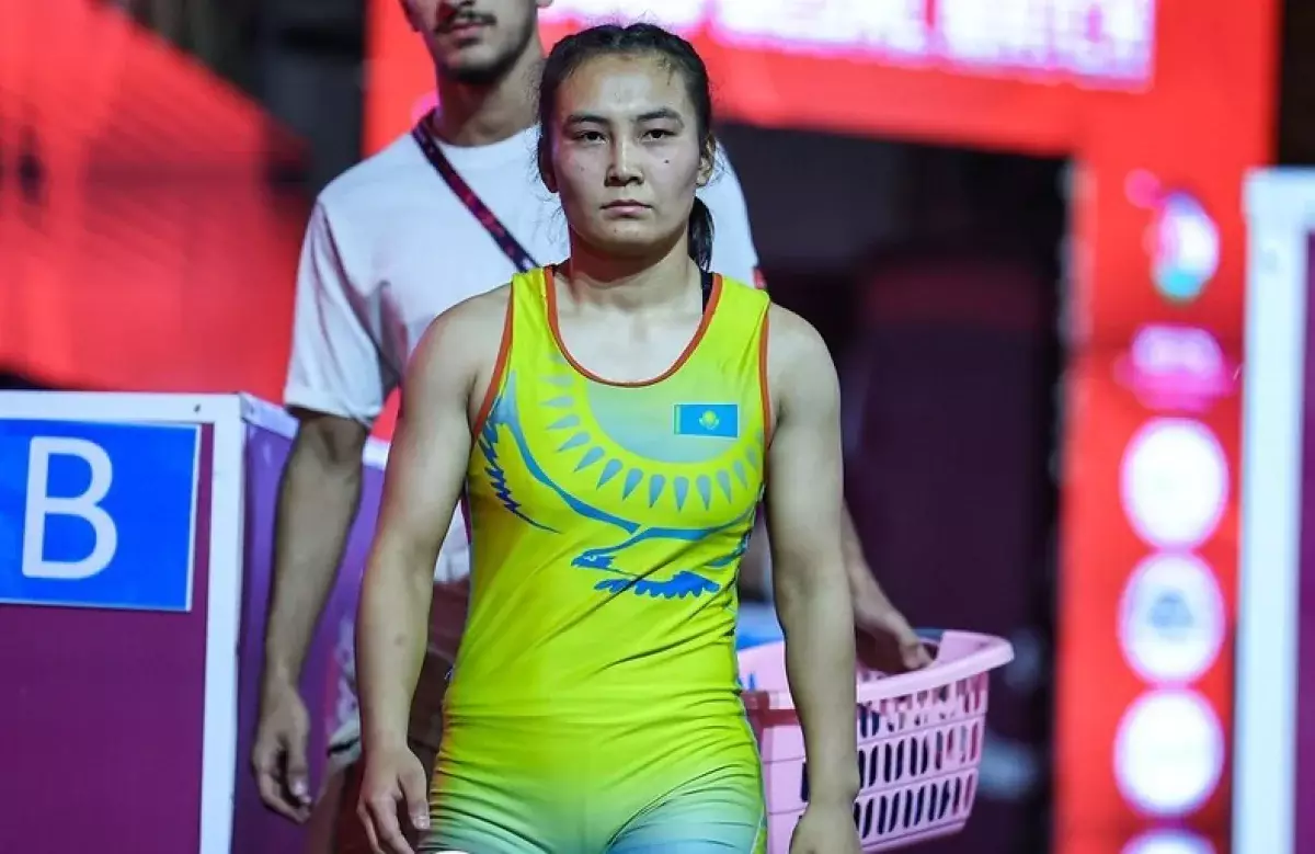 Семь наград на молодежном ЧА по борьбе выиграла женская команда из Казахстана