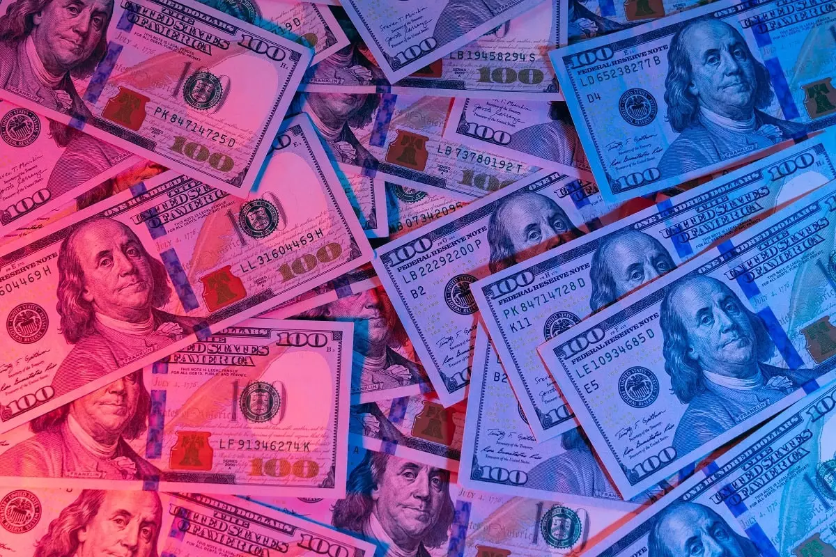 Ушел на разворот: что происходит с долларом в Казахстане