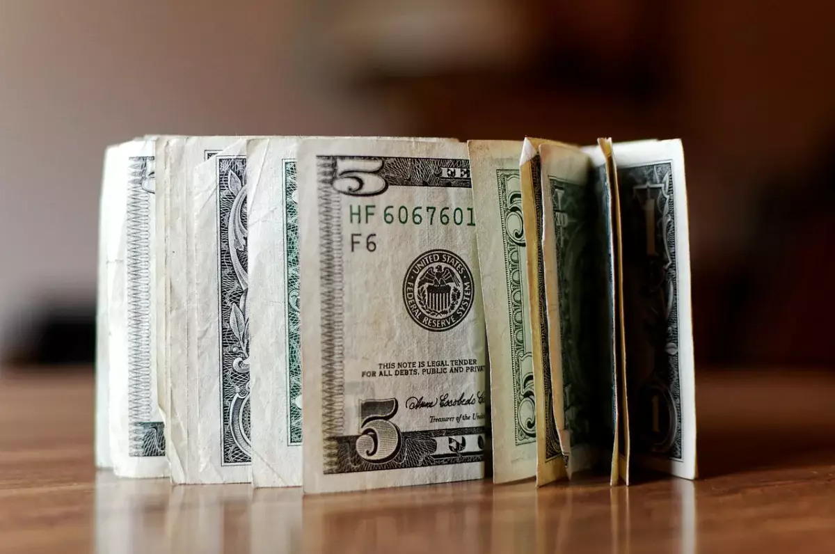 Доллар резко упал на казахстанской бирже