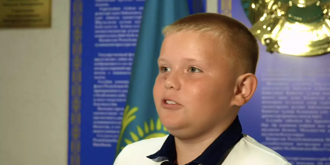 10-летний герой из Кокшетау получил медаль от министра