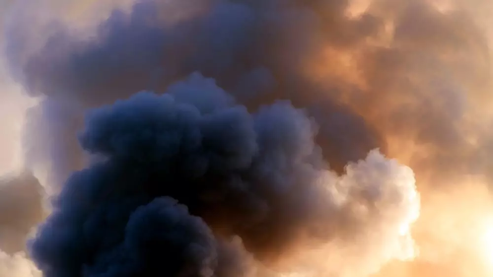Черный столб дыма: крупный пожар произошел в Германии