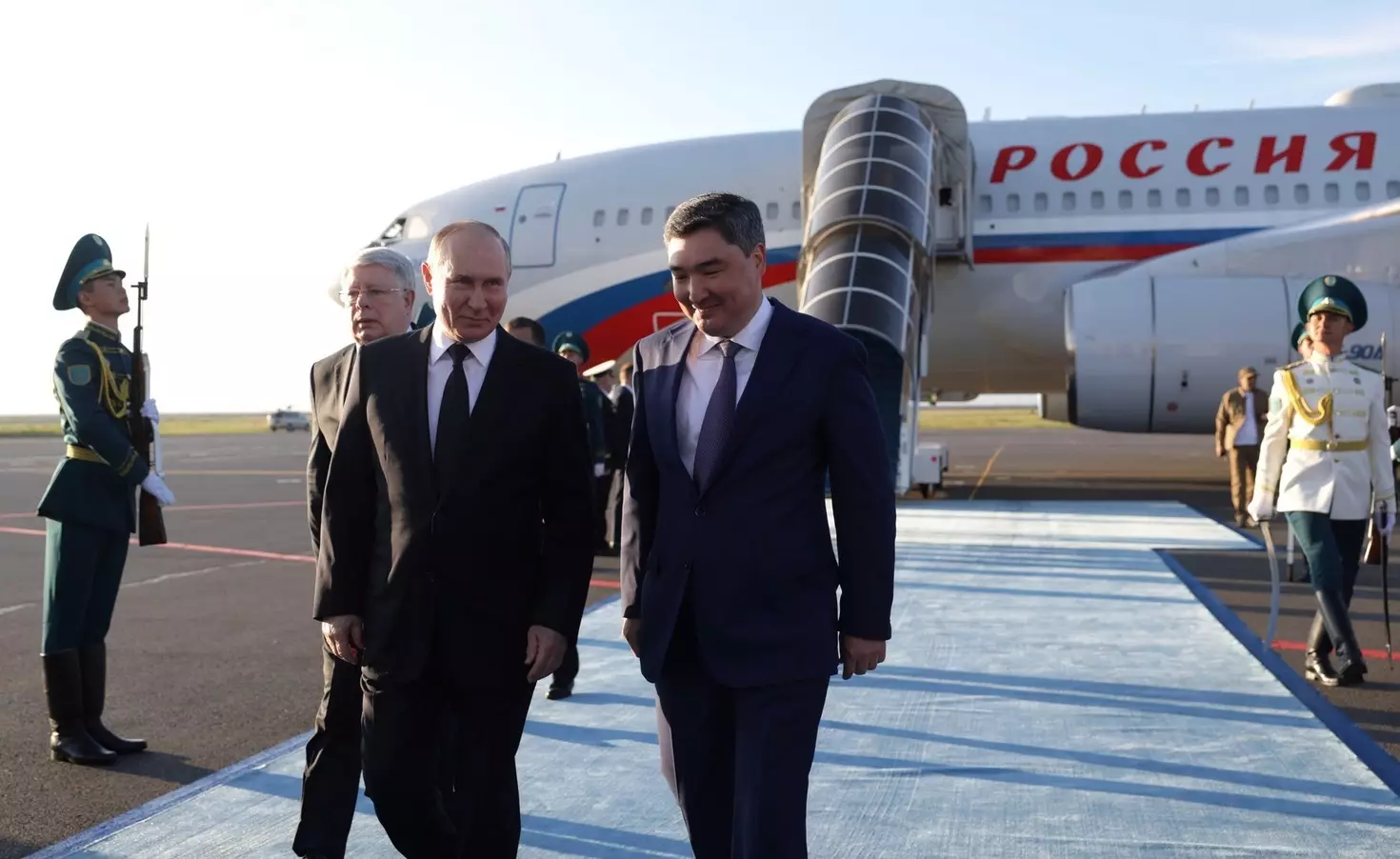 Путин прибыл на саммит ШОС в Астану