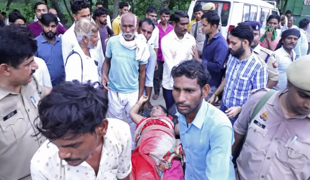 Во время давки на религиозном фестивале в Индии погибли больше 100 человек