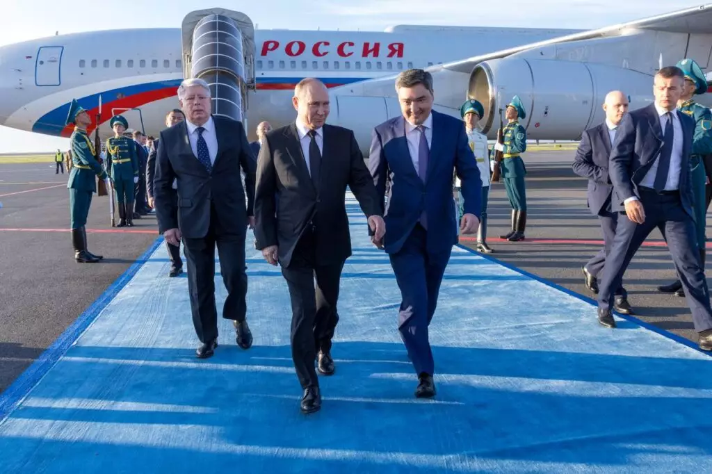 Путин прилетел в Астану для участия в саммите ШОС