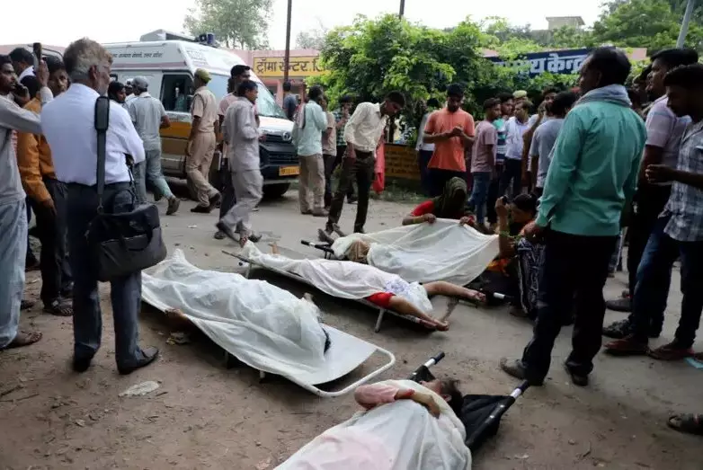 Более 100 человек погибло в давке во время религиозного собрания в Индии