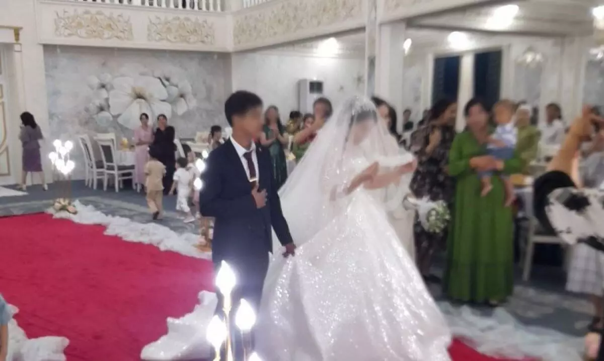 Пышная свадьба несовершеннолетних детей возмутила омбудсмена в Узбекистане