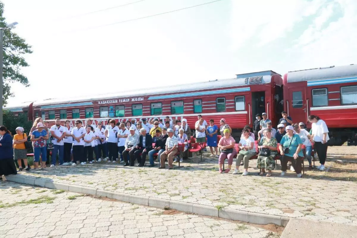 Медпоезд «Саламатты Қазақстан» прибыл на станцию «Деркул» в ЗКО