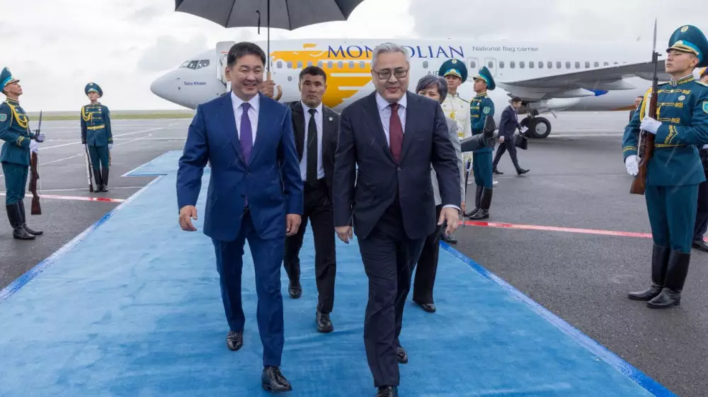 Президент Монголии Ухнаагийн Хурэлсух прибыл в Астану