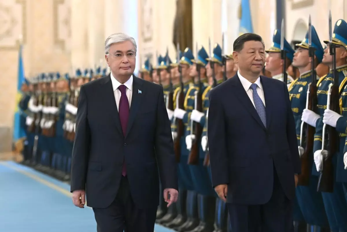 Главы Казахстана и Китая начали встречу в широком составе