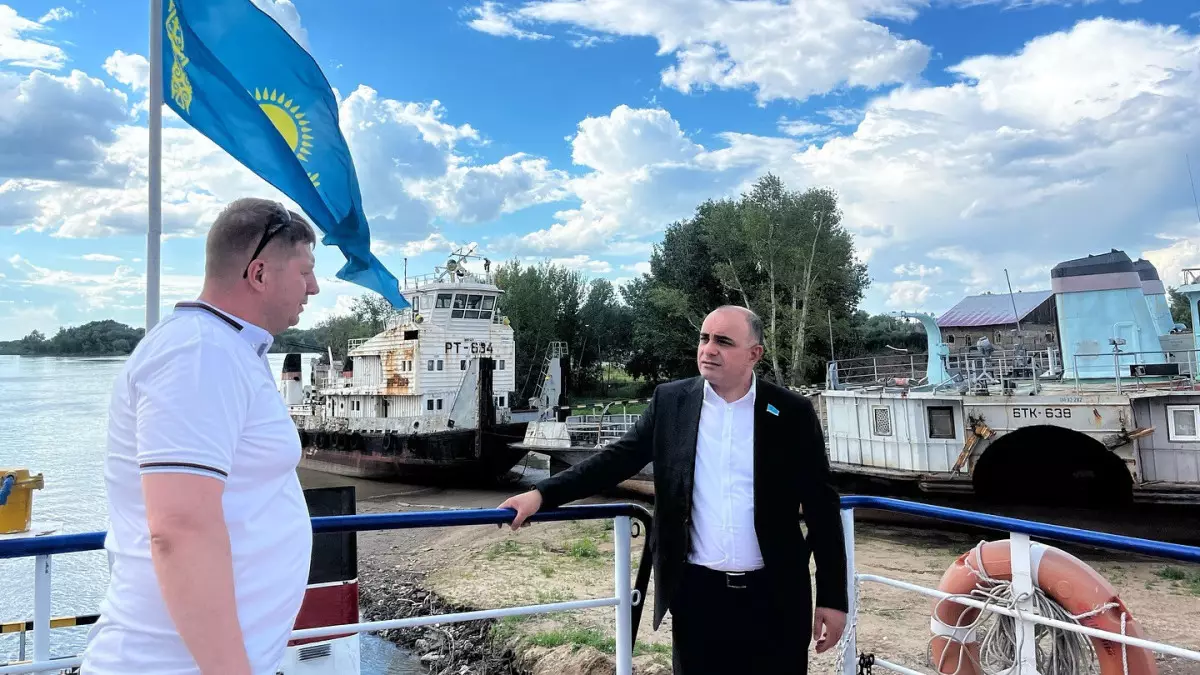 В Павлодаре обсудили проблемы речных перевозок с депутатом Магеррамом Магеррамовым