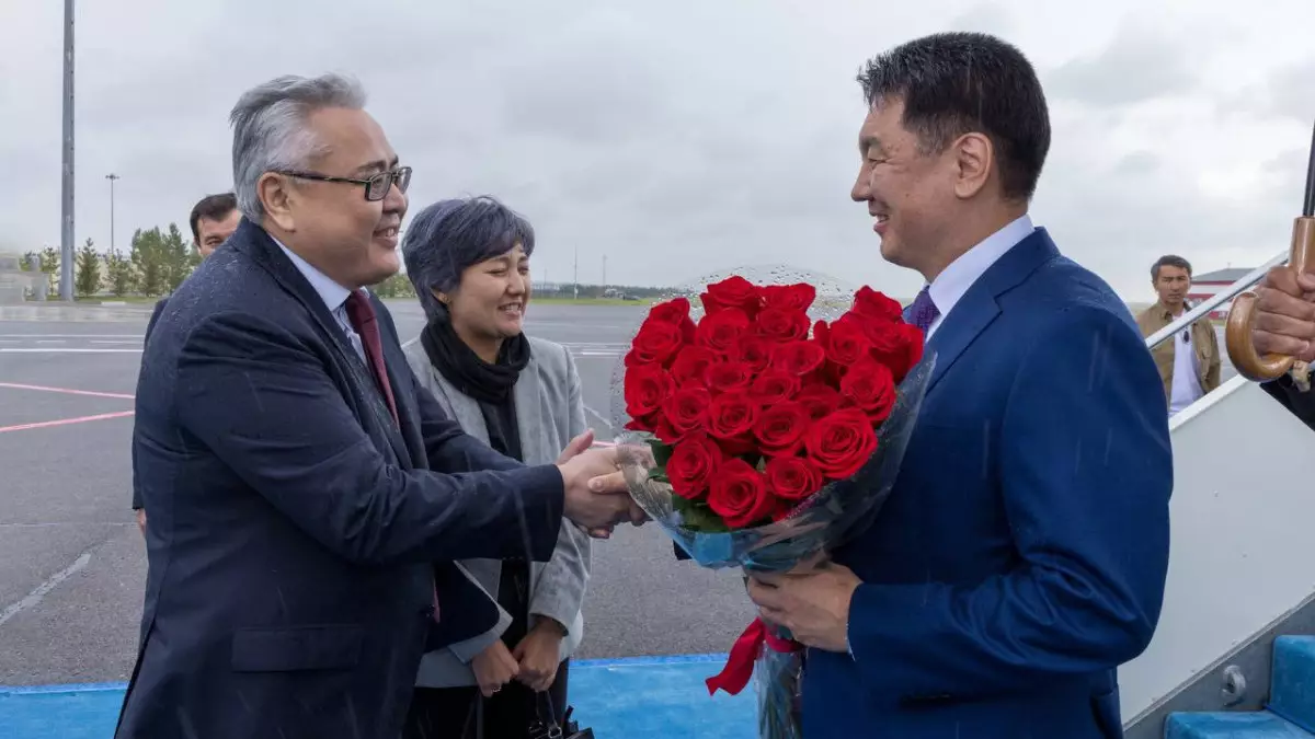 Президент Монголии прибыл в Астану на саммит ШОС