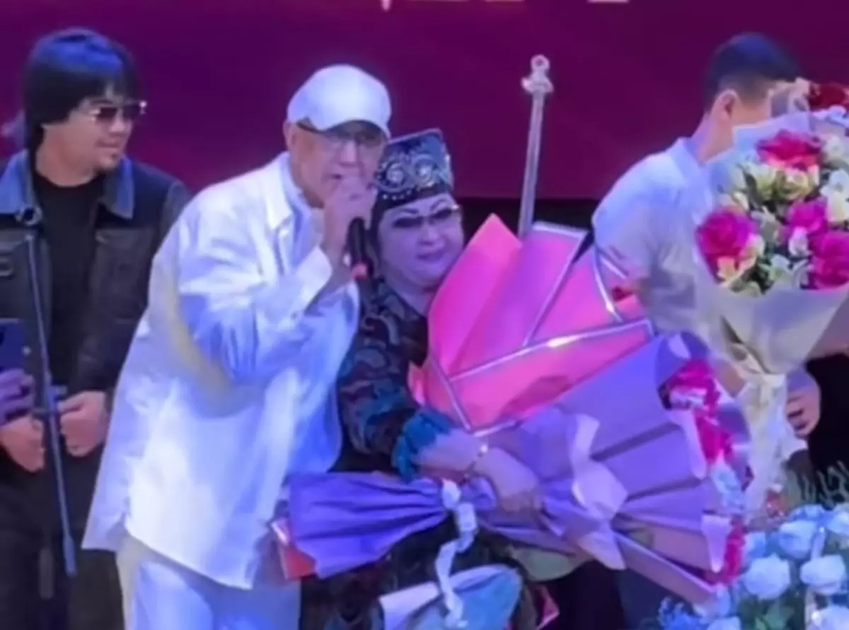 «Мақпал – аңыз адам: Өзбекстанның атақты әншісі Жүнісова тосынсый жасады (ВИДЕО)