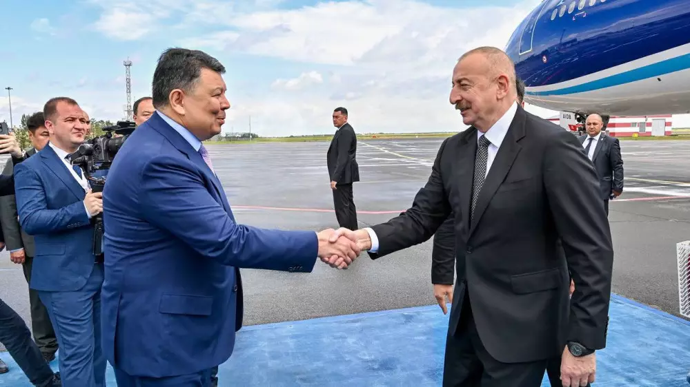 Президент Азербайджана Ильхам Алиев прибыл в Астану