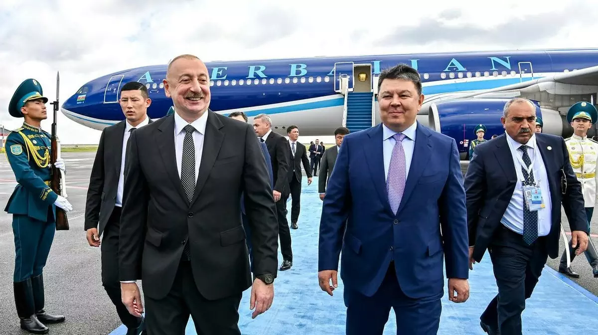 Ильхам Алиев прибыл в Астану