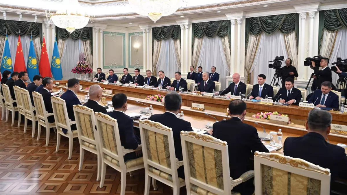 Касым-Жомарт Токаев и Си Цзиньпин провели переговоры в расширенном формате