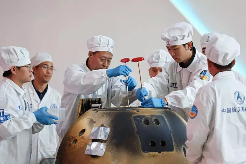 Во всем виноват Китай: NASA объяснило почему ученые США не будут исследовать образцы с Луны