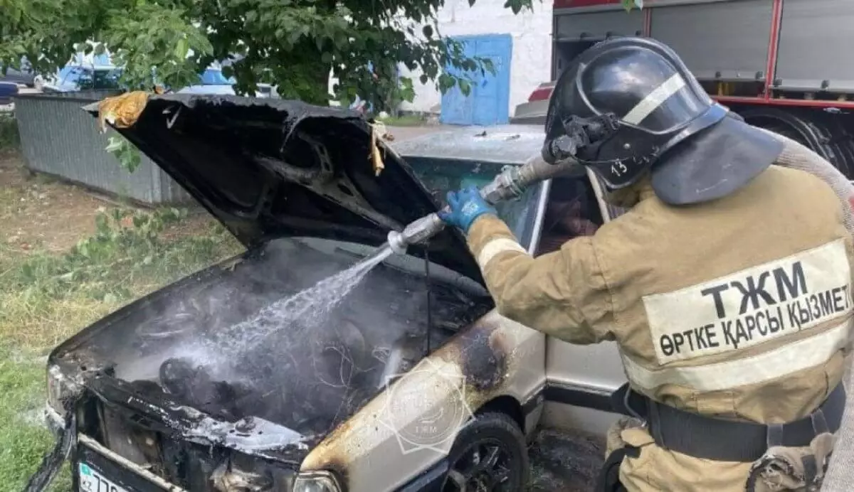 В Акмолинской области загорелся автомобиль