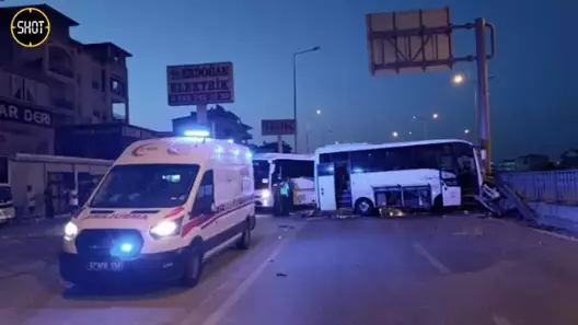 Түркияда туристер мінген автобус апатқа ұшырады: қайтыс болғандар бар