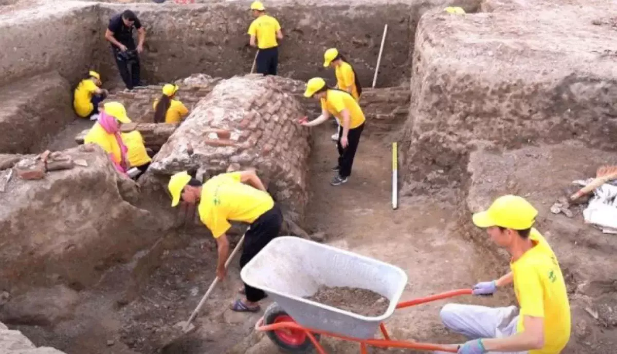 Студенты нашли коридор древнего мавзолея в Сарайшыке