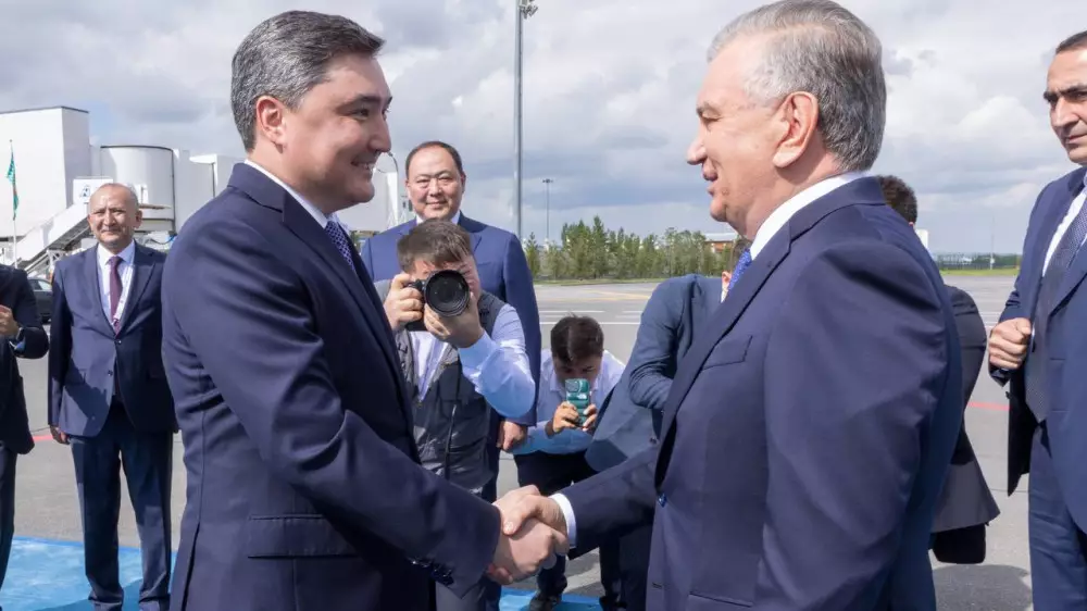 Президент Узбекистана Шавкат Мирзиеев прибыл в Астану