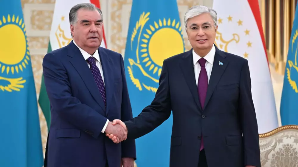 Президент Токаев провел встречу с Эмомали Рахмоном