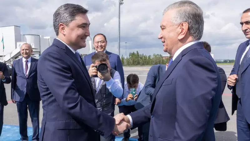Шавкат Мирзиёев ШЫҰ саммитіне қатысу үшін Астанаға келді