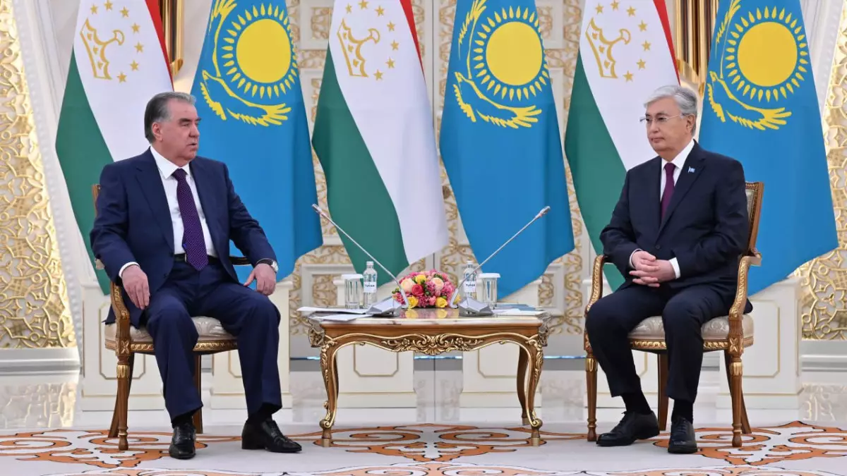 Токаев провел встречу с Президентом Таджикистана Эмомали Рахмоном