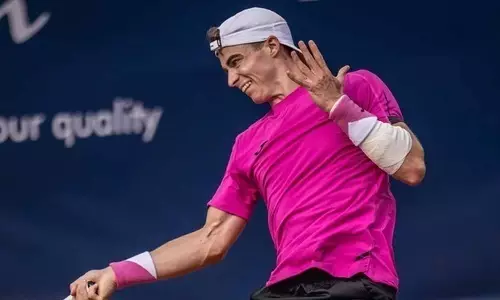 Казахстанский теннисист с тяжелой победы стартовал на турнире во Франции