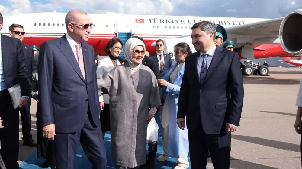 Появились кадры прибытия Эрдогана в Астану