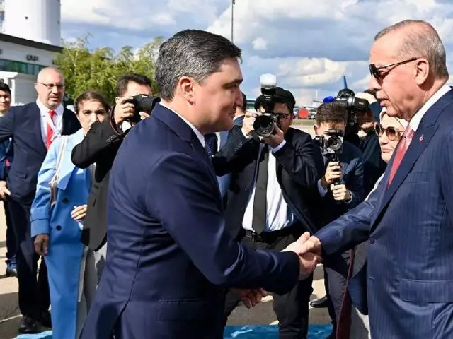 Президенты Турции и Кыргызстана прибыли в Астану   