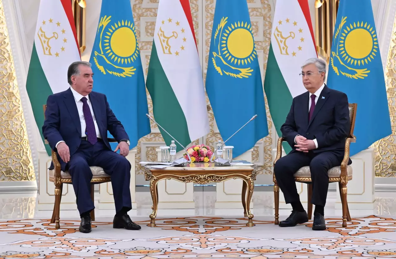Токаев провел встречу с президентом Таджикистана Эмомали Рахмоном