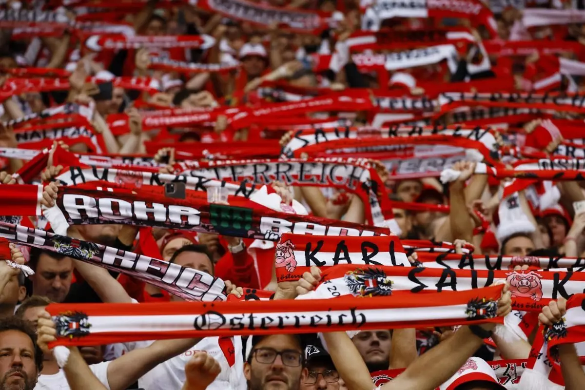 Австрийские болельщики скандировали расистские лозунги перед матчем с Турцией на Евро-2024