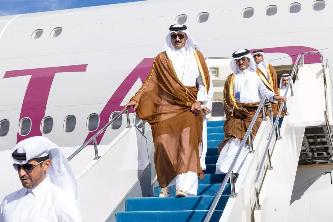 Эмир Катара прибыл в Астану на саммит ШОС
