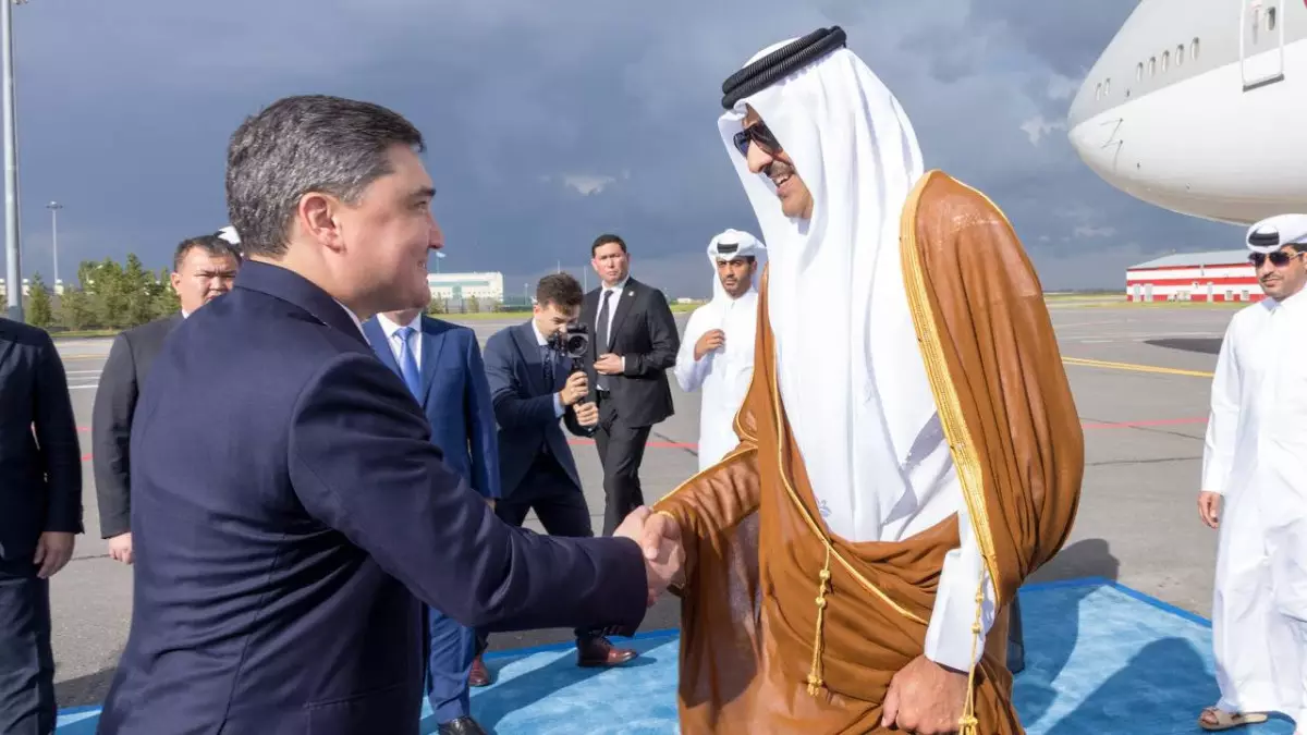 Қатар әмірі ШЫҰ саммитіне қатысу үшін Астанаға келді