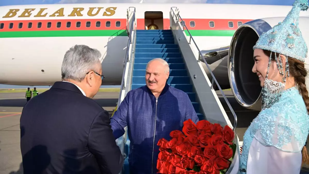 Александр Лукашенко ШЫҰ саммитіне қатысу үшін Астанаға келді