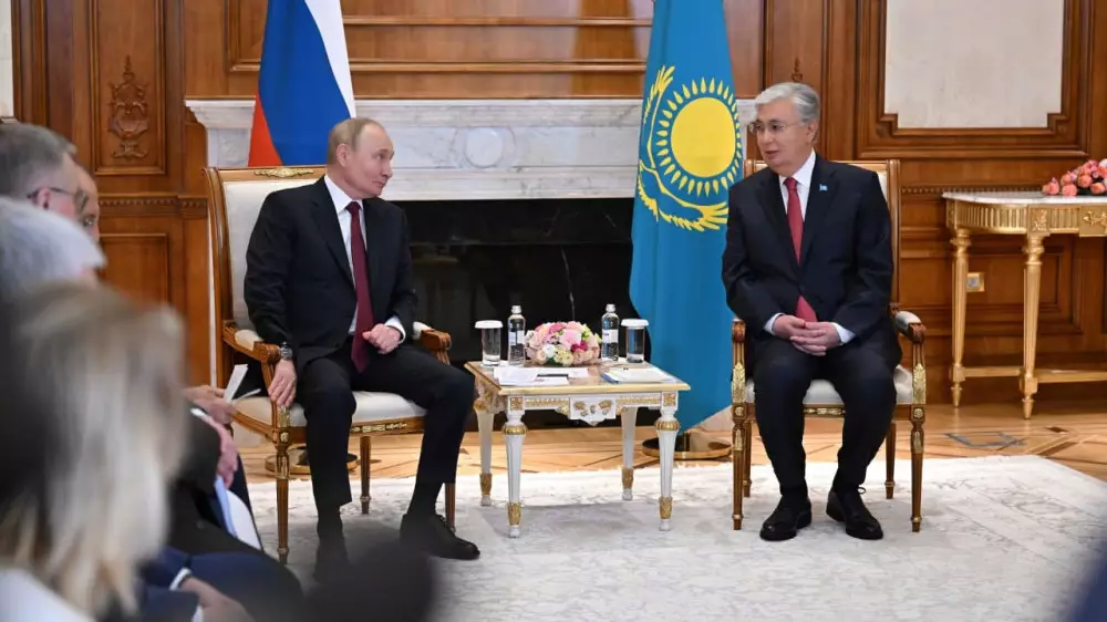 Путин поблагодарил Токаева за приглашение посетить Казахстан