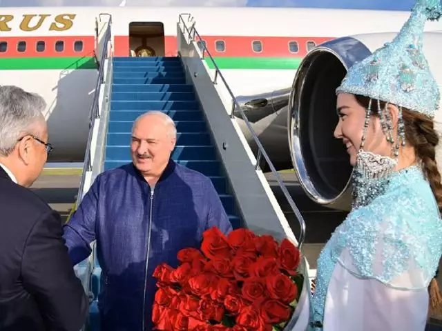 Александр Лукашенко прибыл в Астану для участия в саммите ШОС 