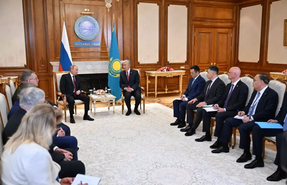 Президент Казахстана провел встречу с Путиным