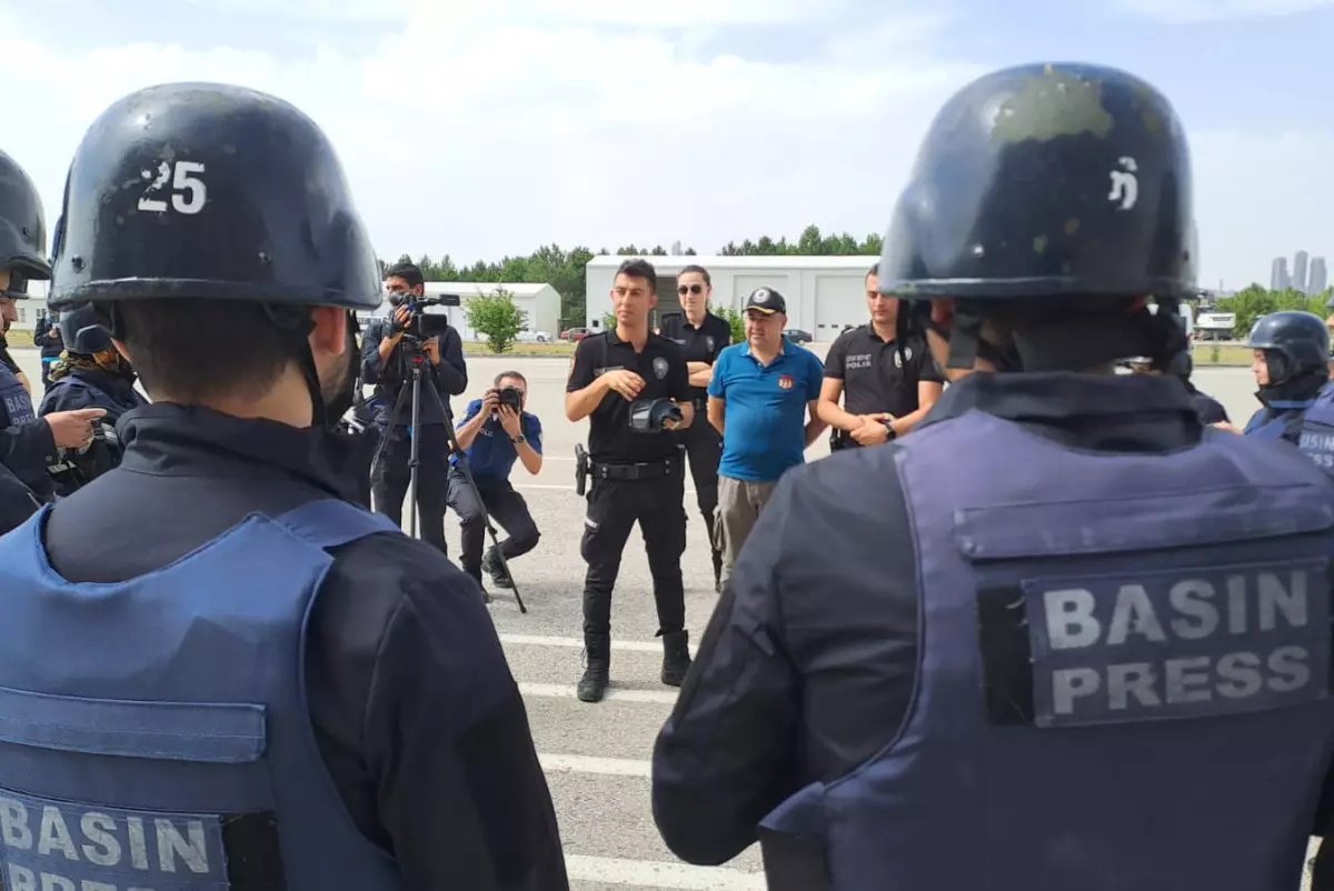 Журналист BaigeNews проходит обучение в Турции навыкам работы в стихийных бедствиях и ЧС