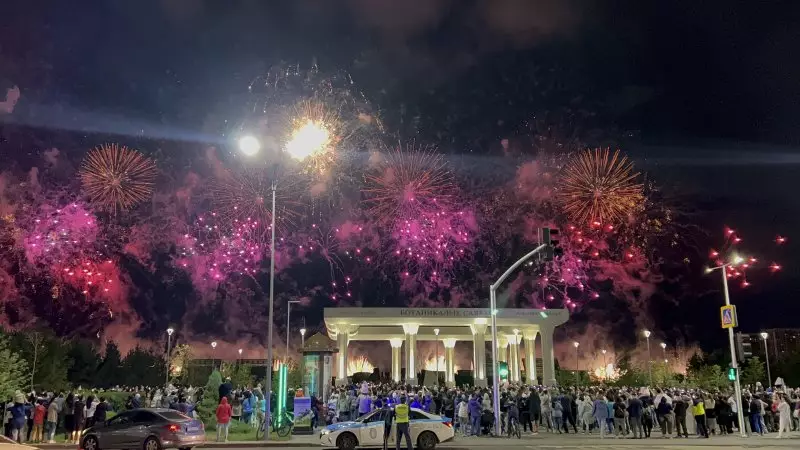 10 тысяч зрителей: праздничный салют в честь ШОС запустили в Астане