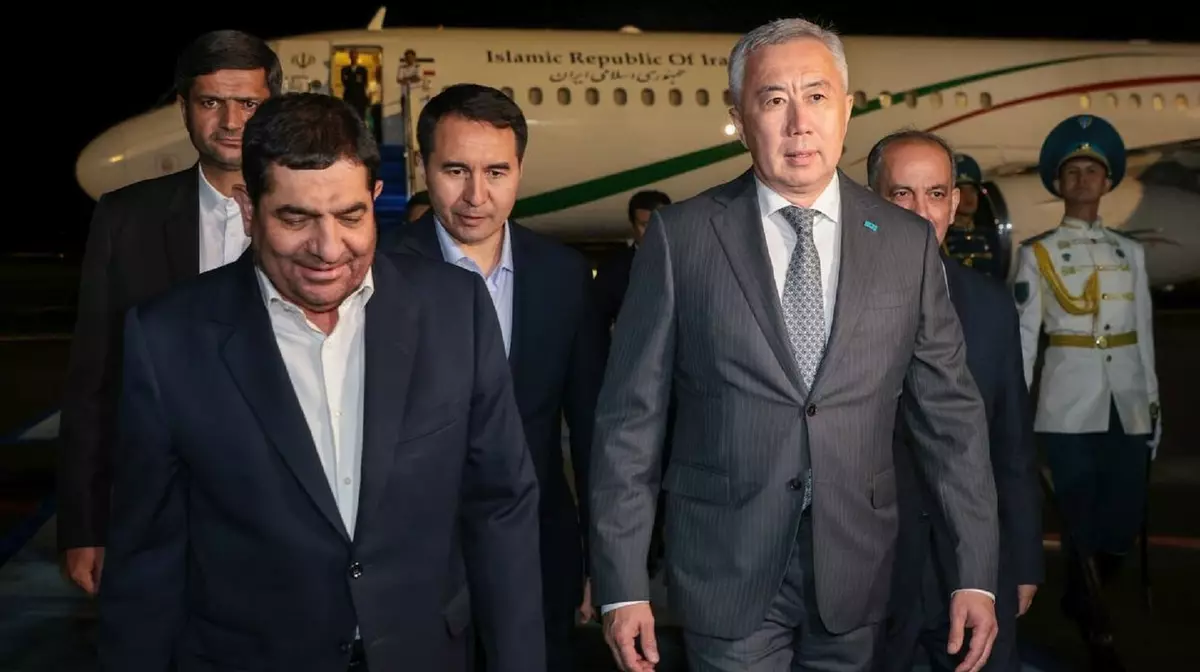 Исполняющий обязанности президента Ирана Мохаммад Мохбер прилетел в Астану