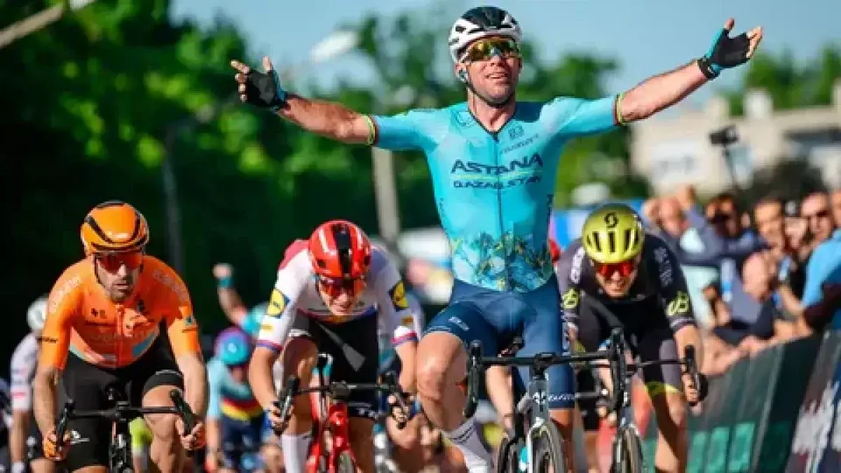 Велогонщик "Астаны" вписал свое имя в историю "Тур де Франс"