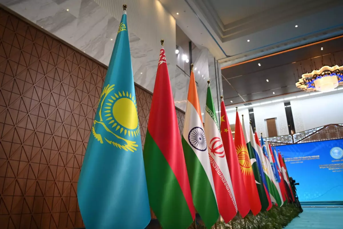 Президент Казахстана встречает лидеров государств-членов ШОС во Дворце Независимости