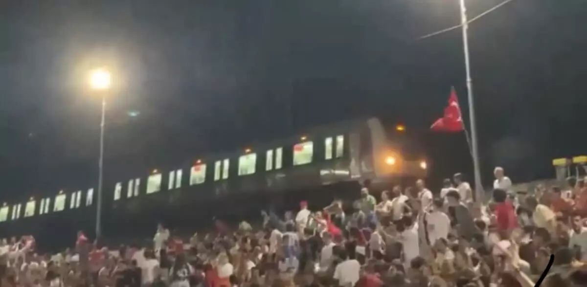 Машинист в Турции остановил поезд, чтобы посмотреть матч