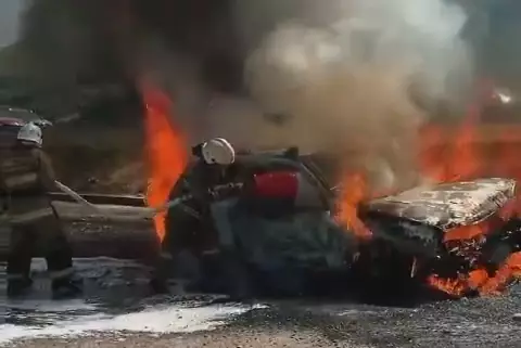 Легковушка полностью сгорела в Алматы