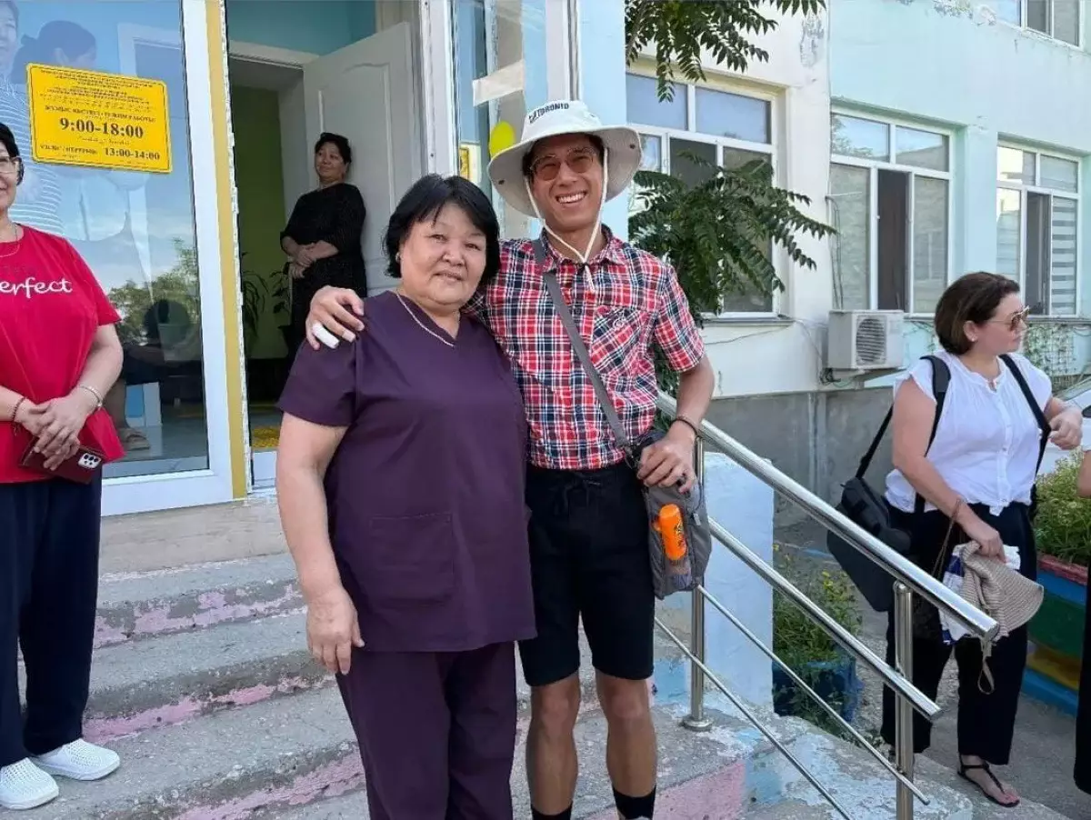 Усыновленный иностранцами 17 лет назад казахстанец воссоединился с биологической матерью
