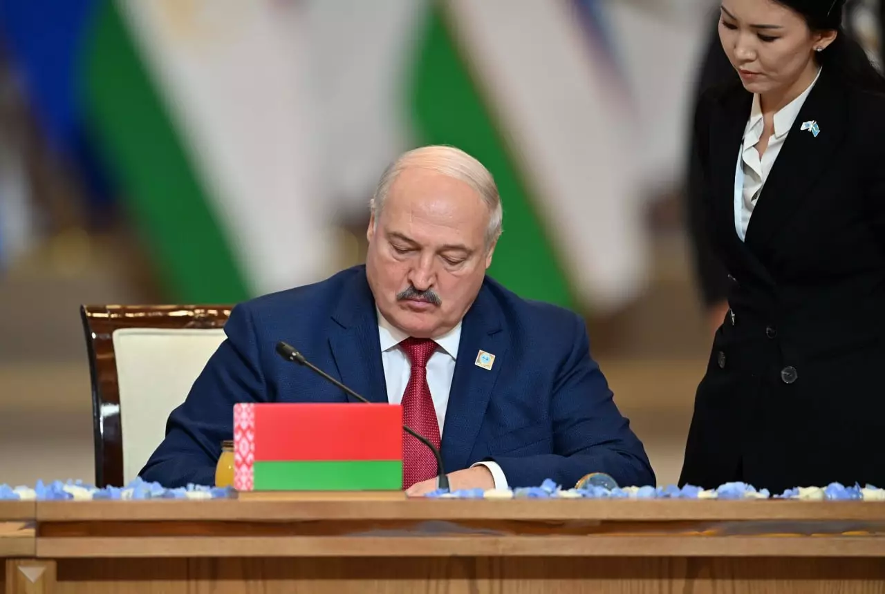 «Дрожим перед долларом»: Лукашенко призвал коллег по ШОС найти альтернативу американской валюте