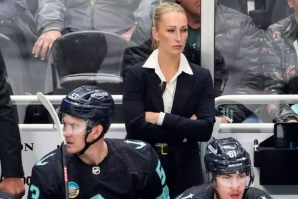 Впервые в истории женщина стала тренером клуба НХЛ