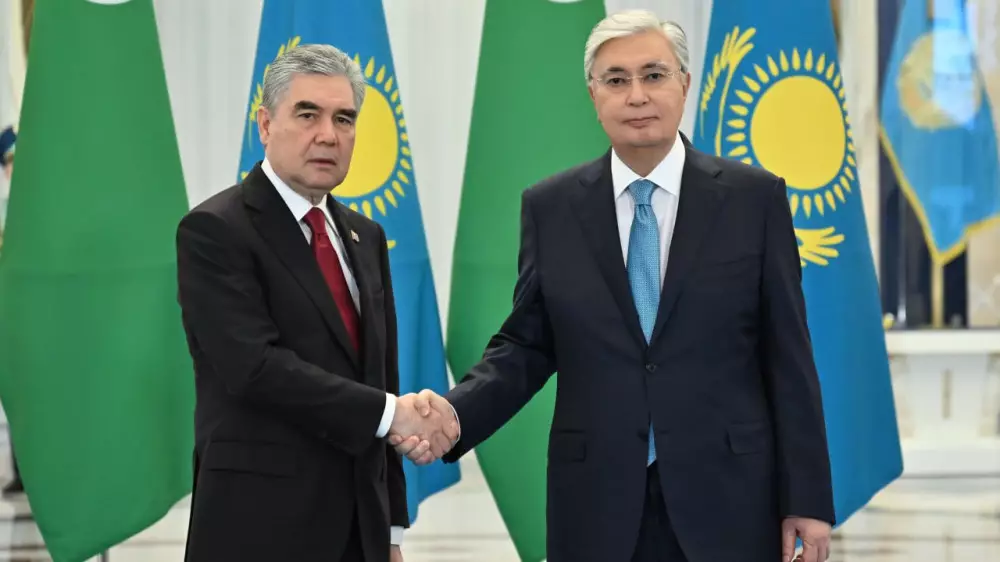Президент Токаев провел встречу с председателем Халк Маслахаты Туркменистана