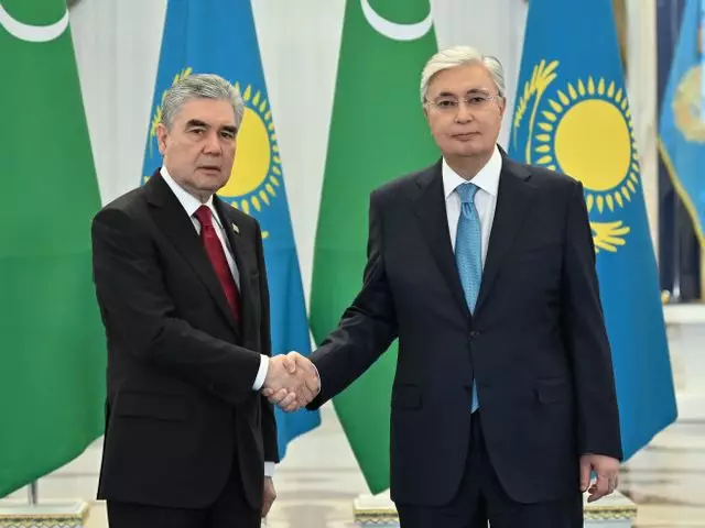 Президент провел встречу с главой Халк Маслахаты Туркменистана 